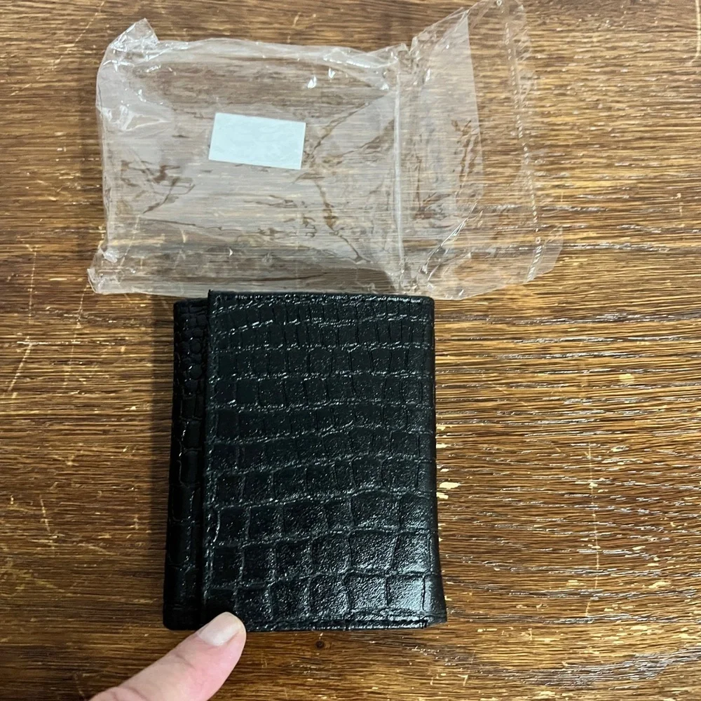 Men’s/Unisex Black Croc Embossed Trifold Wallet • New